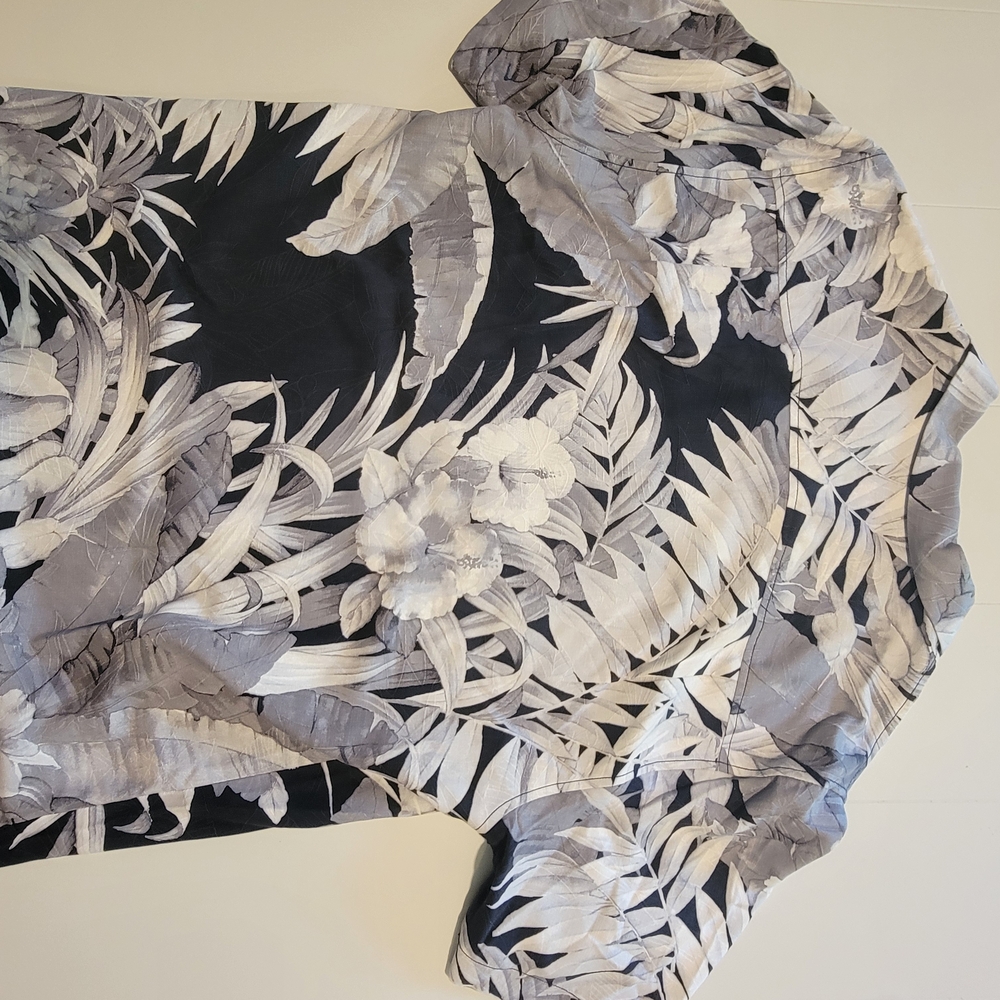 Tommy Bahama Monochrome Floral Shirt - Picture 3 of 3